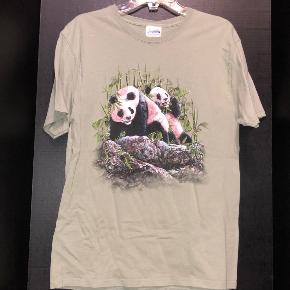 🐼Pandas and Hidden Pandas T-Shirt *EUC*🐼